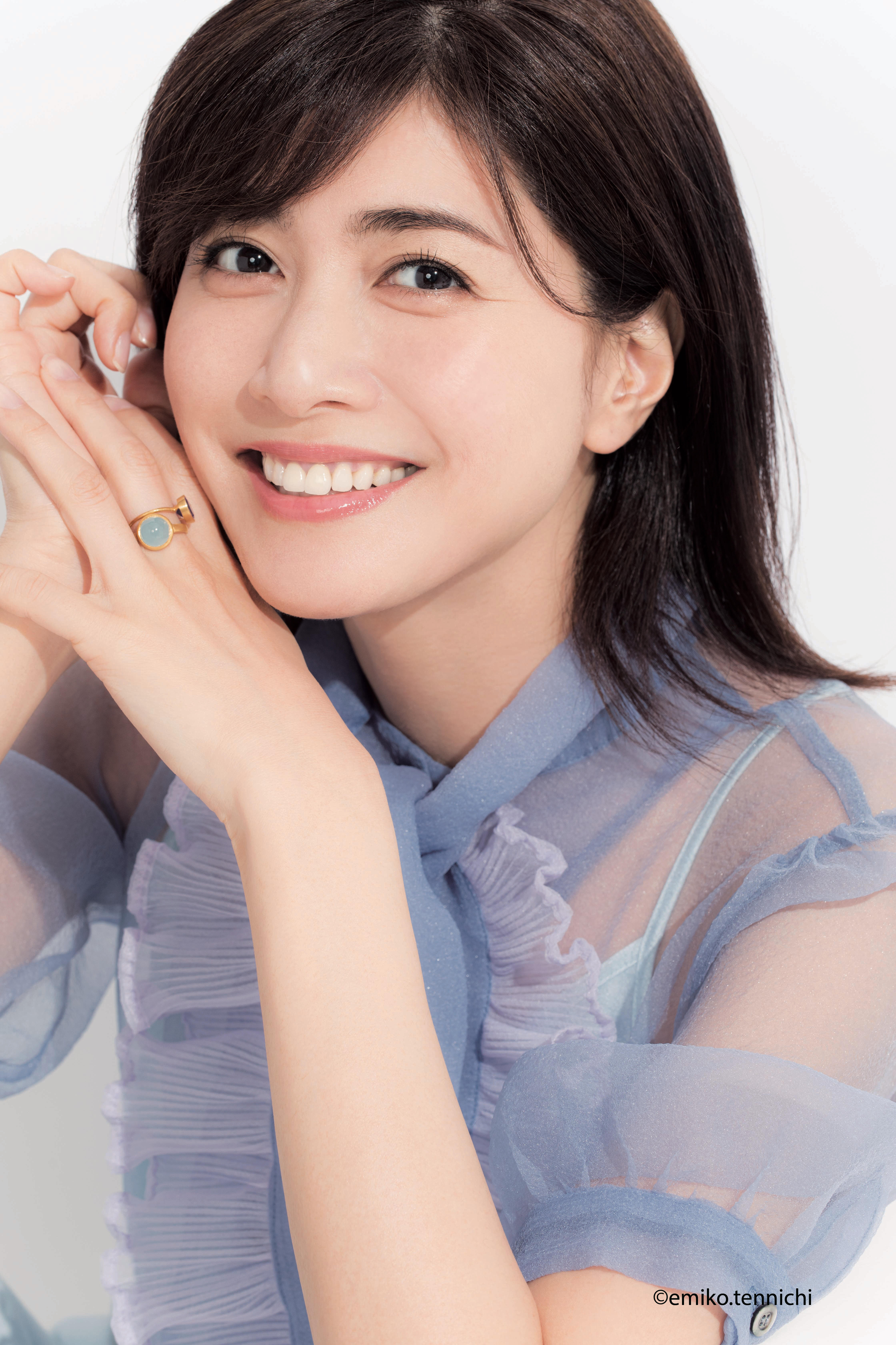 内田有紀さんがプレゼンターを演じるソニー損保の新CM「プレゼンター